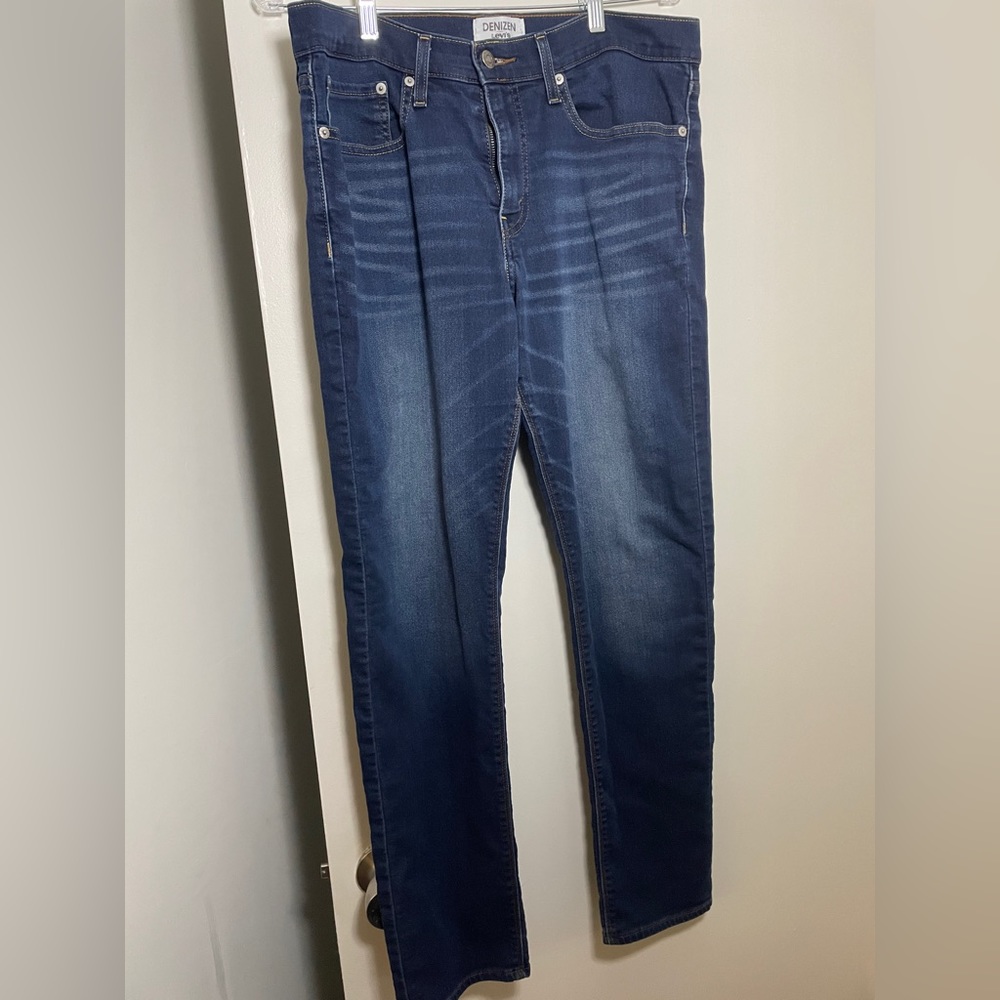* 34W/32L blue Levi’s 216 slim jeans